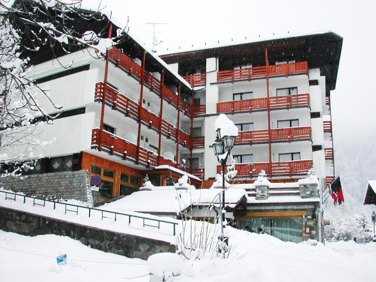 Hg Hotel Italia Brusson Eksteriør billede